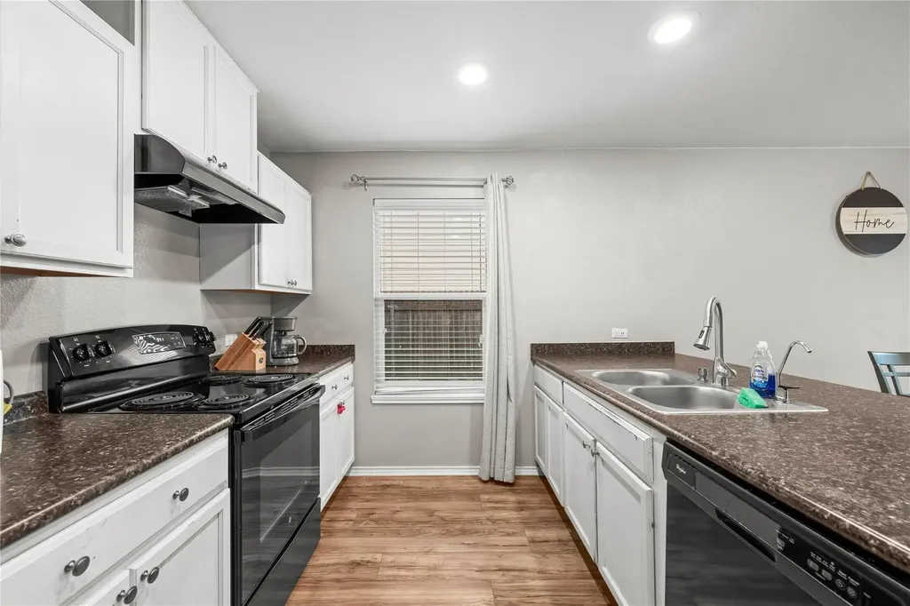 715 Estes Park Taylor TX 76574