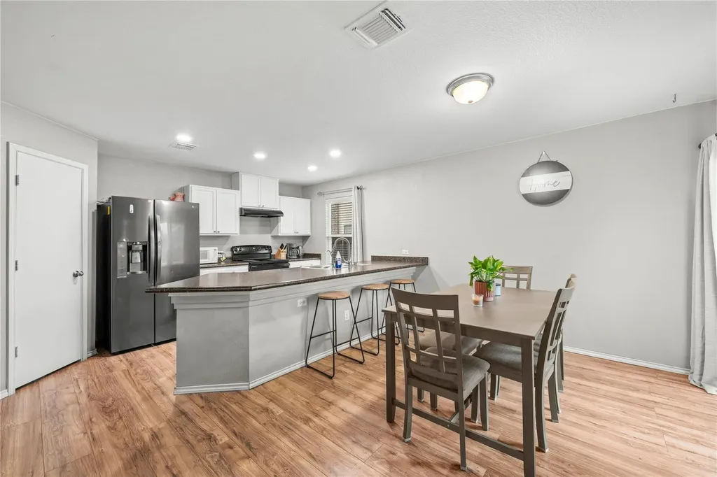715 Estes Park Taylor TX 76574