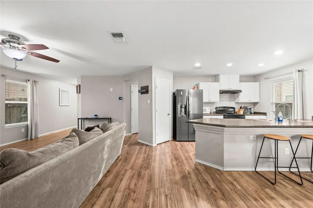 715 Estes Park Taylor TX 76574