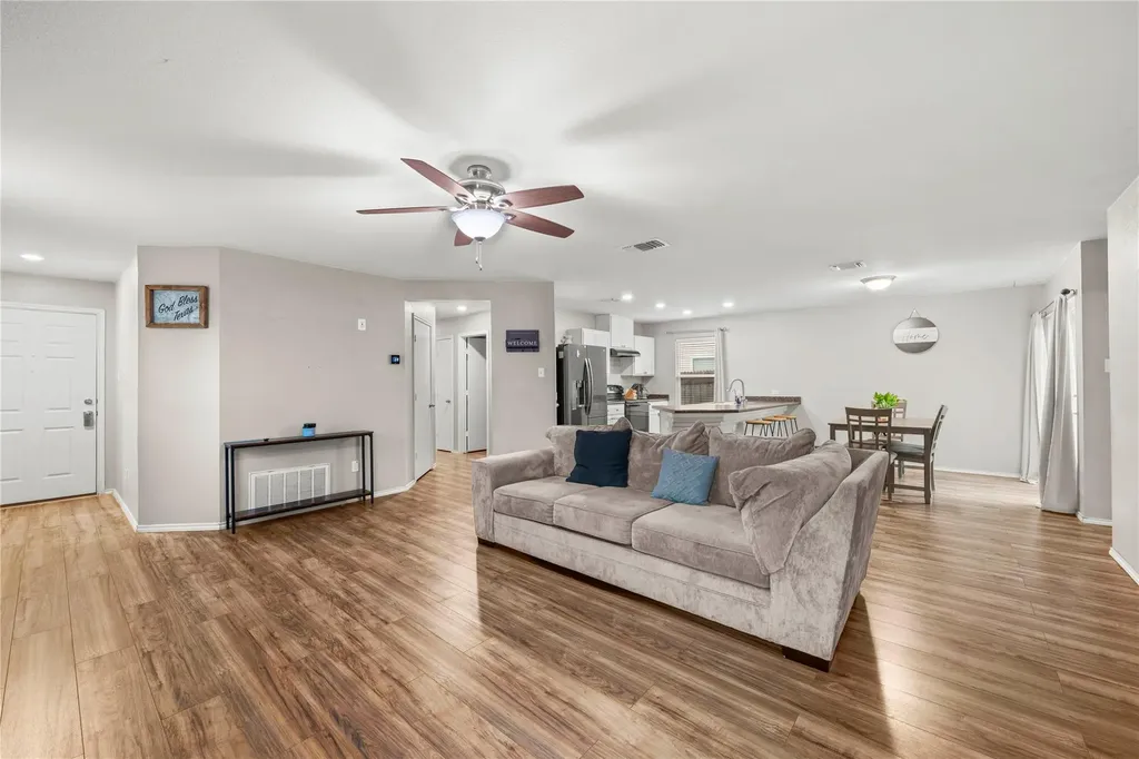 715 Estes Park Taylor TX 76574