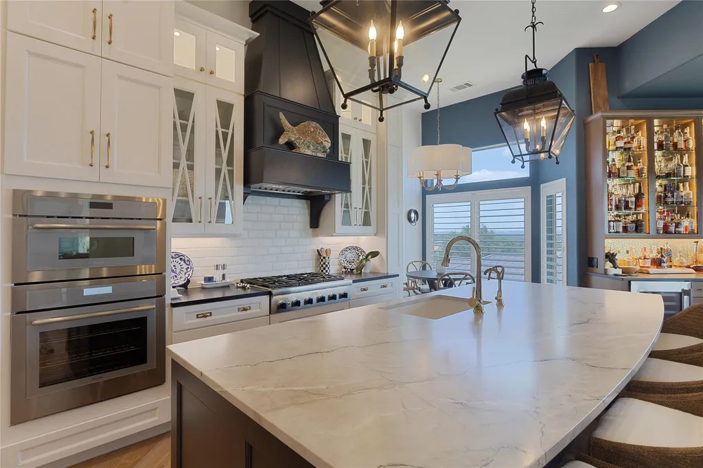 207 Florentine Horseshoe Bay TX 78657