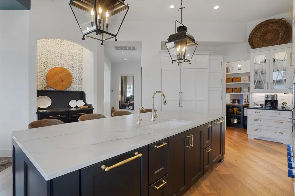 207 Florentine Horseshoe Bay TX 78657