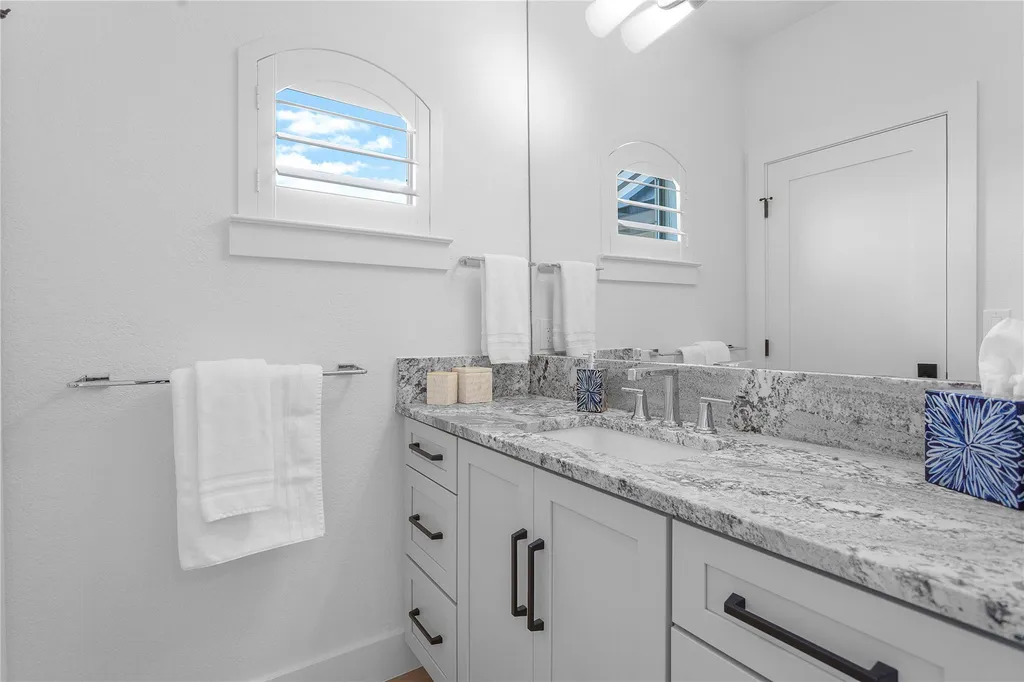 207 Florentine Horseshoe Bay TX 78657