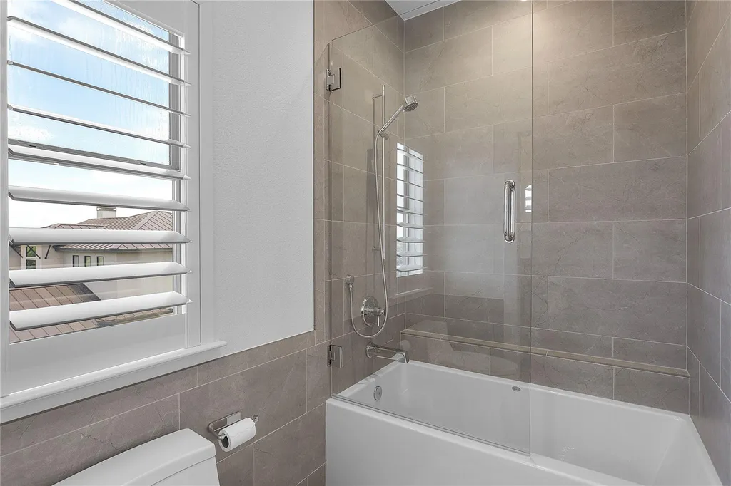 207 Florentine Horseshoe Bay TX 78657