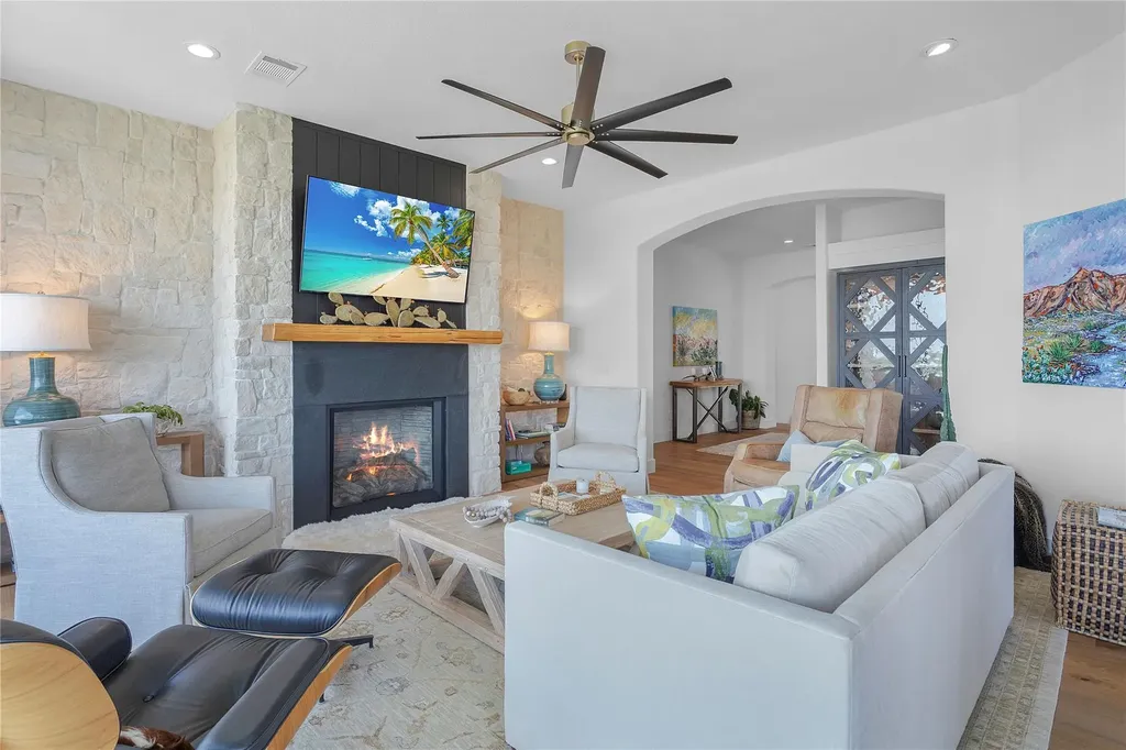 207 Florentine Horseshoe Bay TX 78657