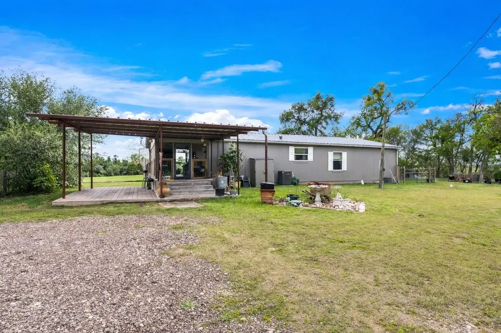 820 County Road 454 Taylor TX 78615