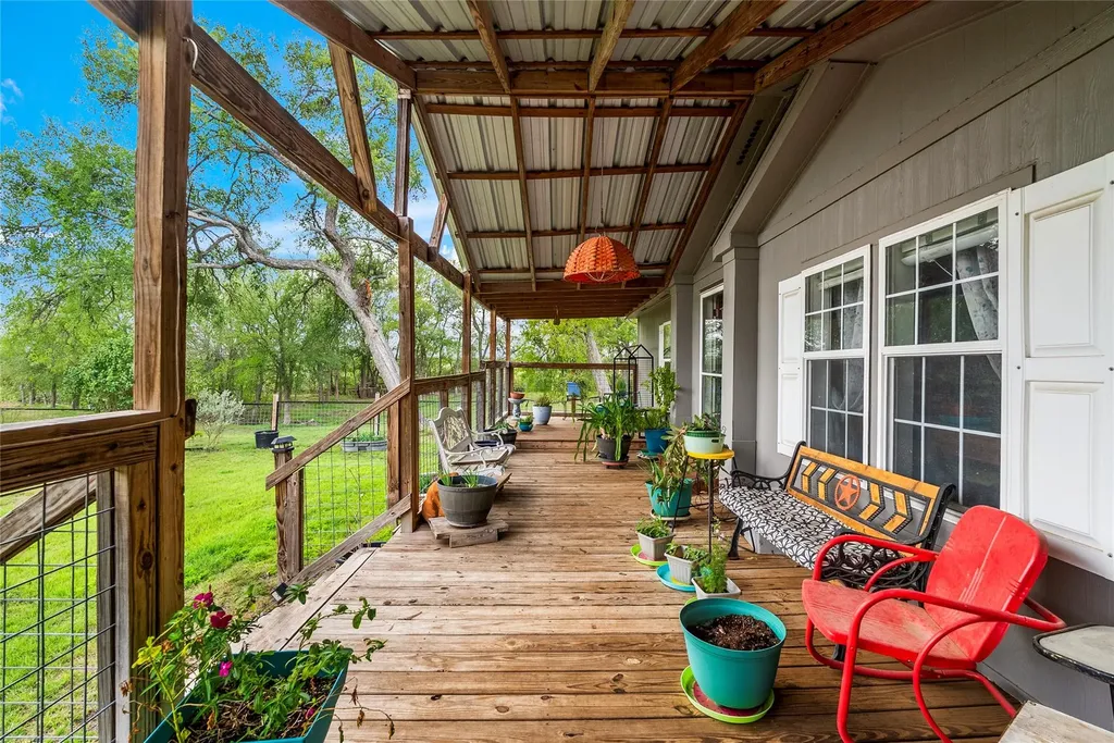 820 County Road 454 Taylor TX 78615