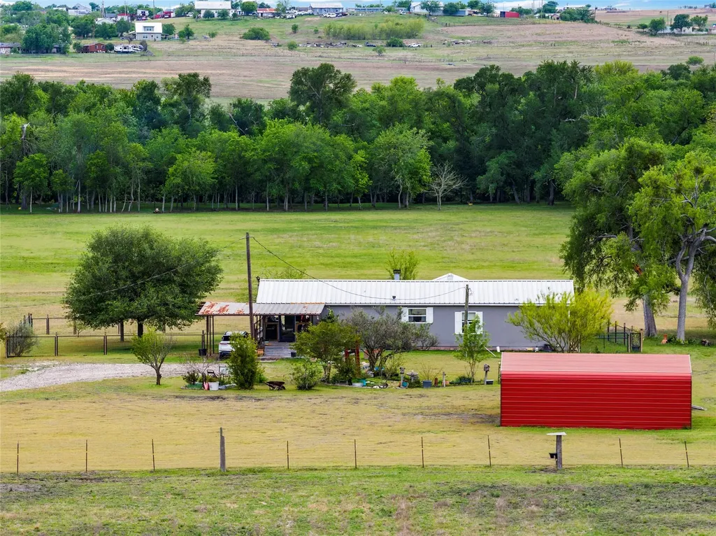 820 County Road 454 Taylor TX 78615