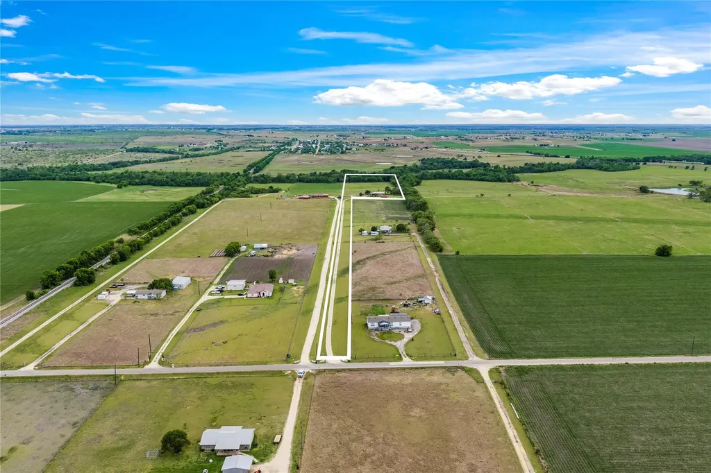 820 County Road 454 Taylor TX 78615