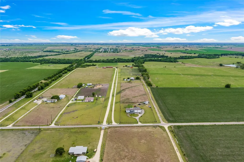 820 County Road 454 Taylor TX 78615