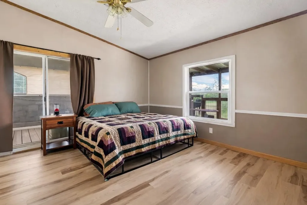 820 County Road 454 Taylor TX 78615