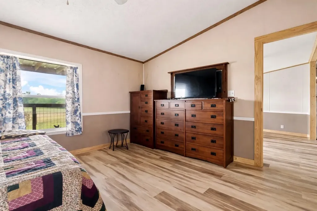 820 County Road 454 Taylor TX 78615