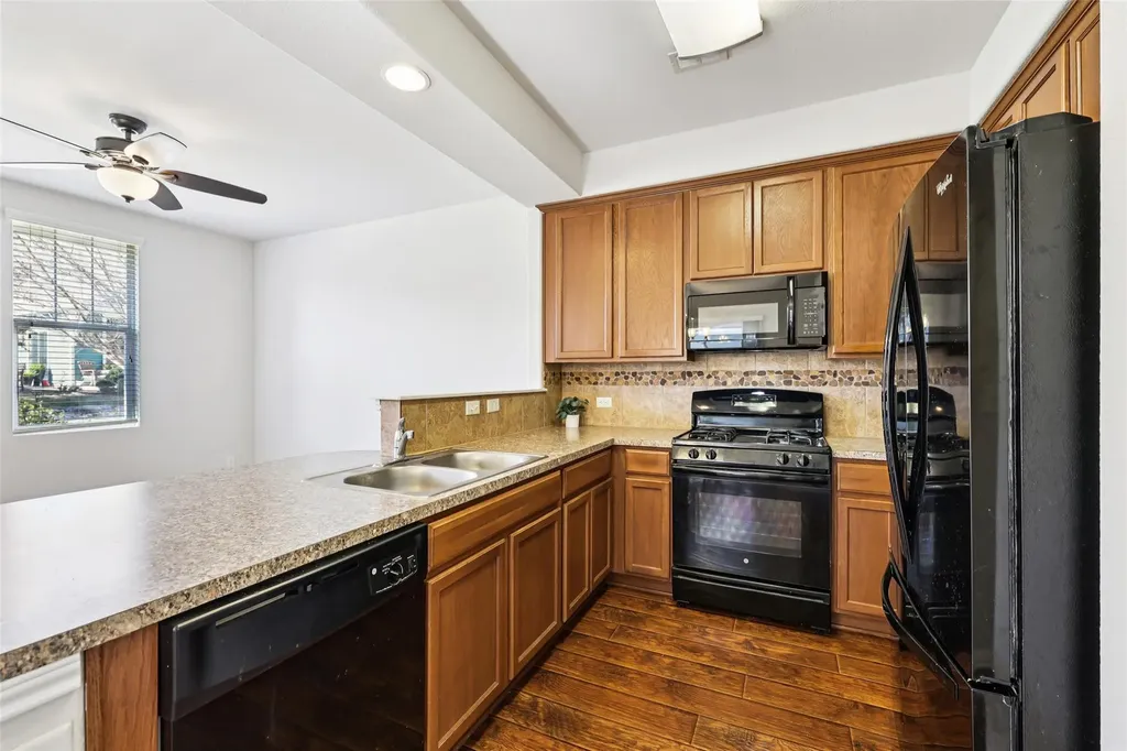 1524 Sanders Kyle TX 78640