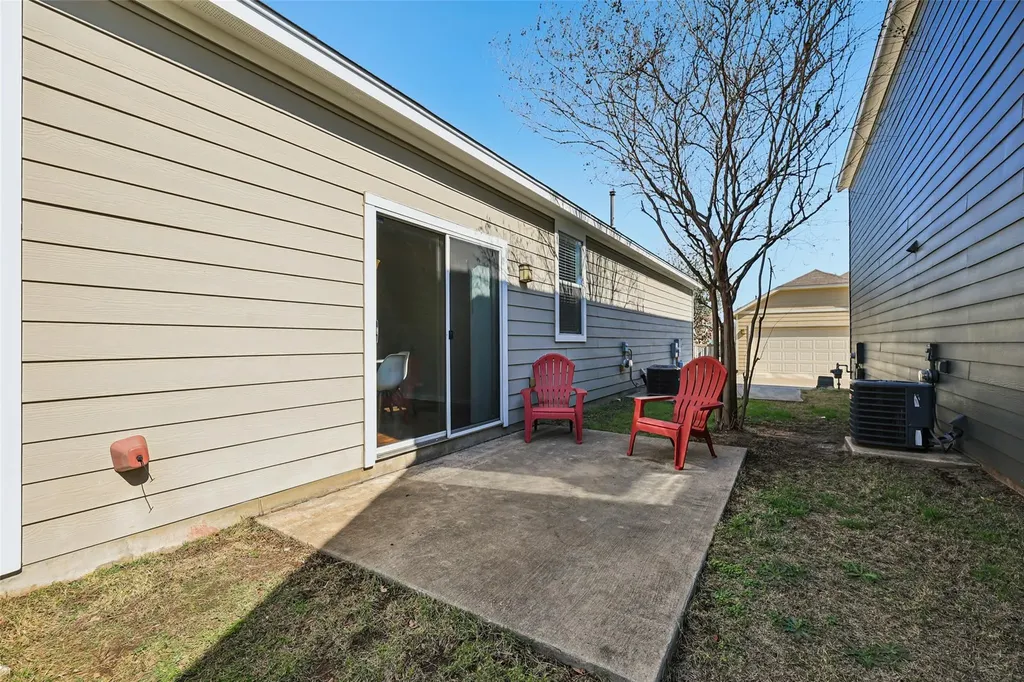 1524 Sanders Kyle TX 78640