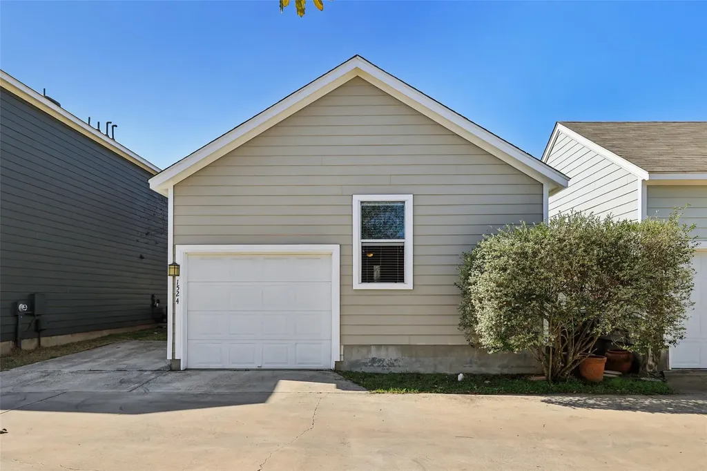 1524 Sanders Kyle TX 78640