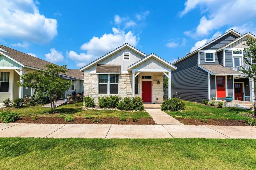 1524 Sanders Kyle TX 78640