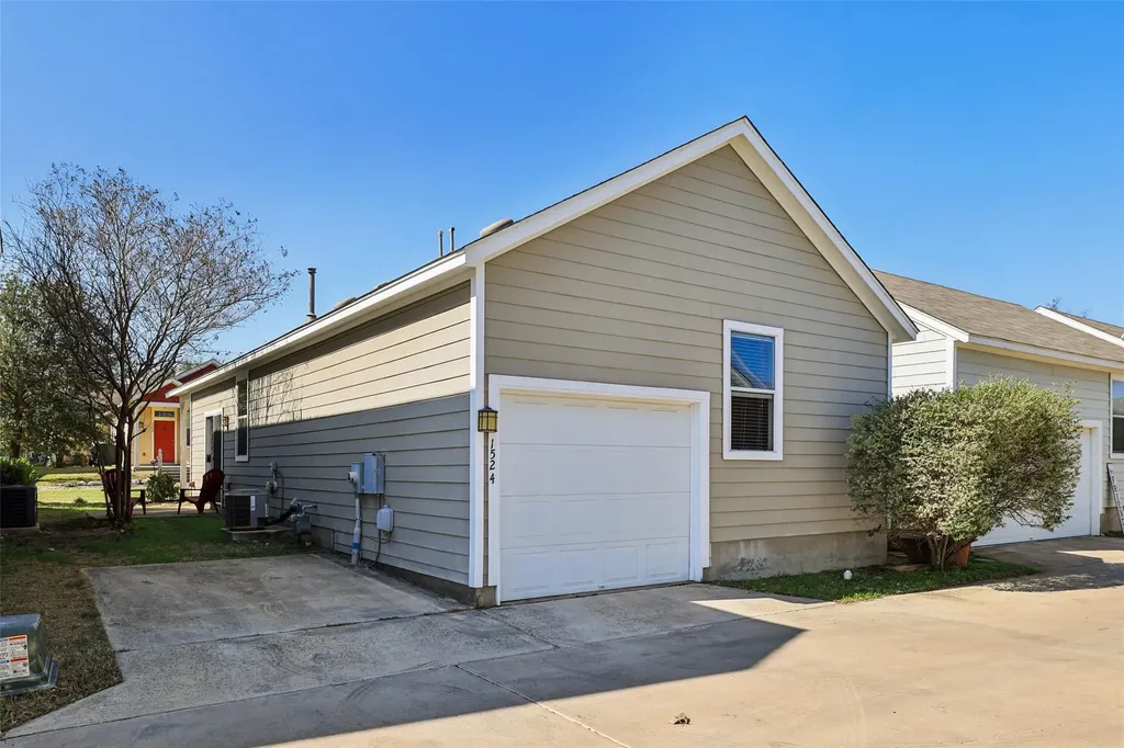 1524 Sanders Kyle TX 78640