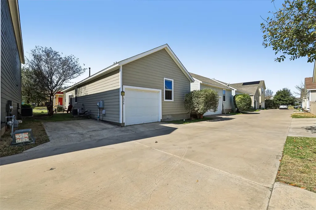 1524 Sanders Kyle TX 78640