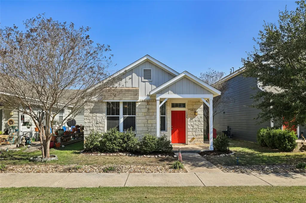 1524 Sanders Kyle TX 78640