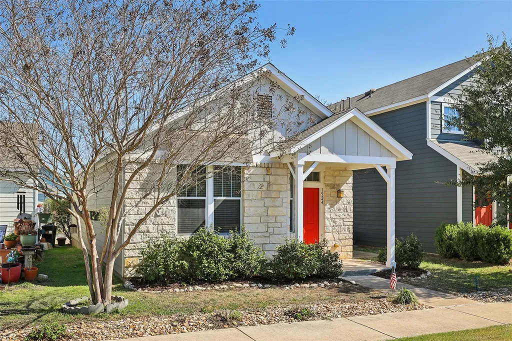 1524 Sanders Kyle TX 78640