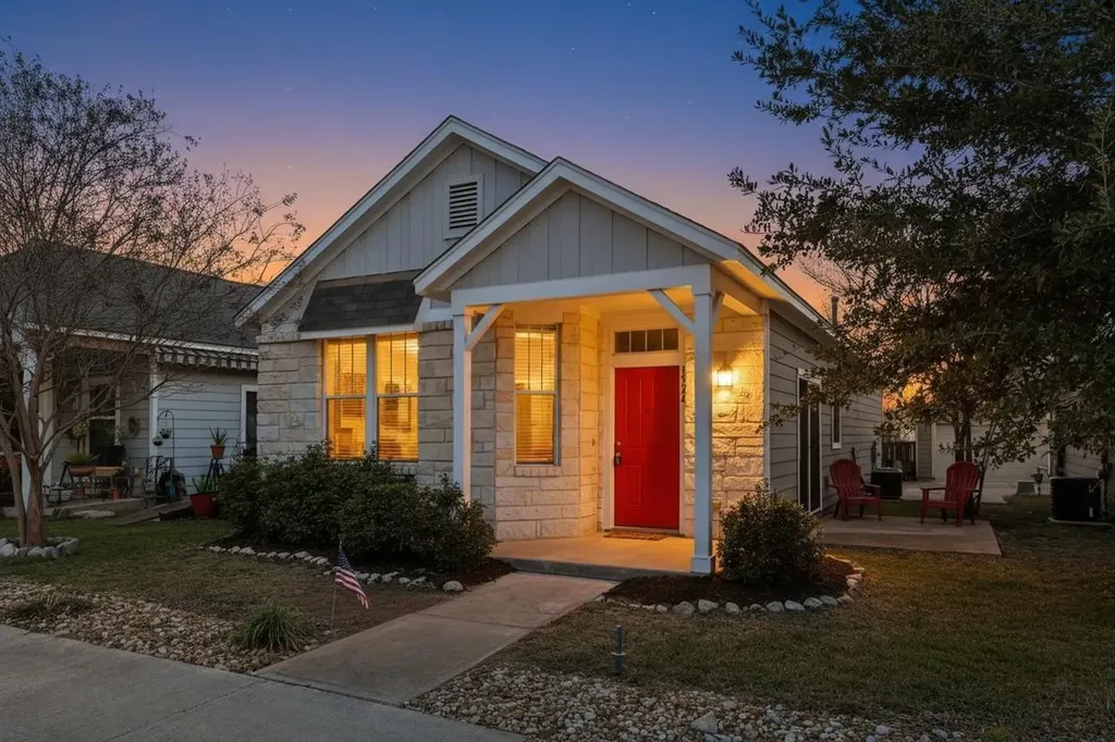 1524 Sanders Kyle TX 78640