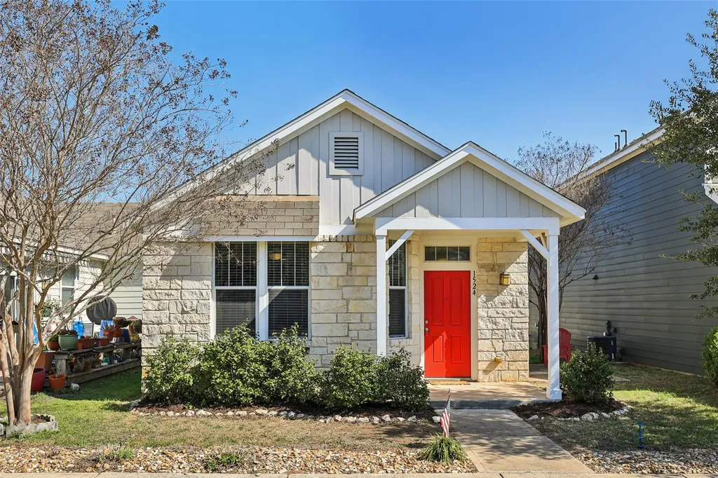1524 Sanders Kyle TX 78640