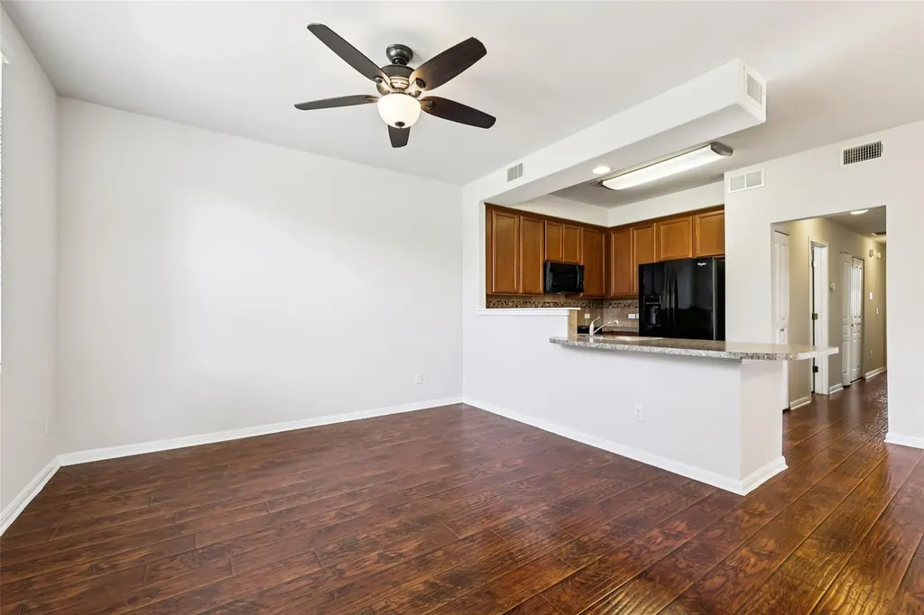 1524 Sanders Kyle TX 78640