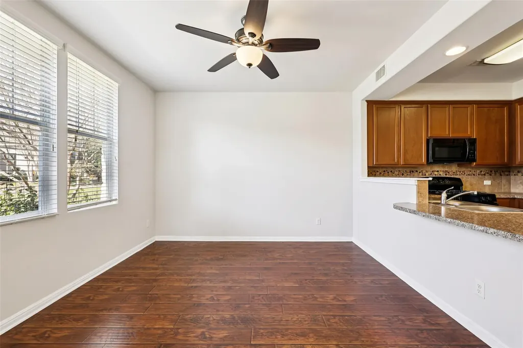 1524 Sanders Kyle TX 78640