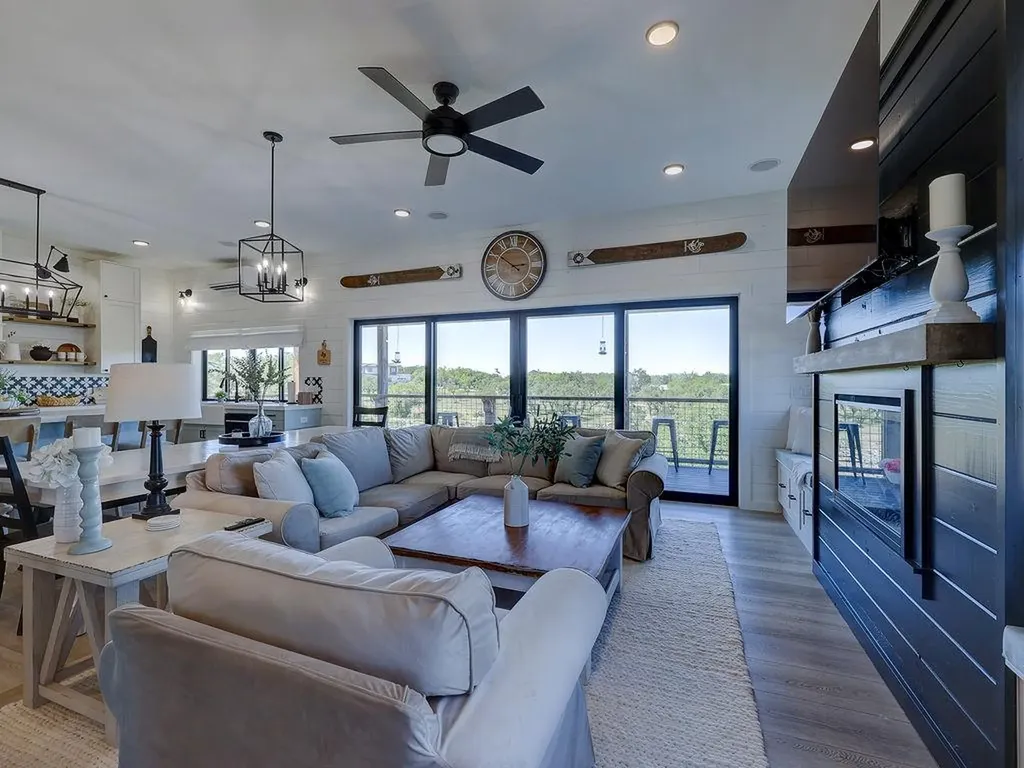22516 Felicia Drive Spicewood TX 78669