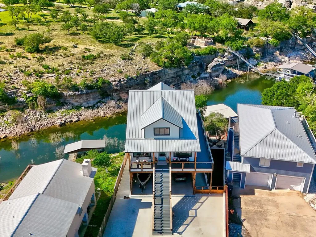 22516 Felicia Drive Spicewood TX 78669