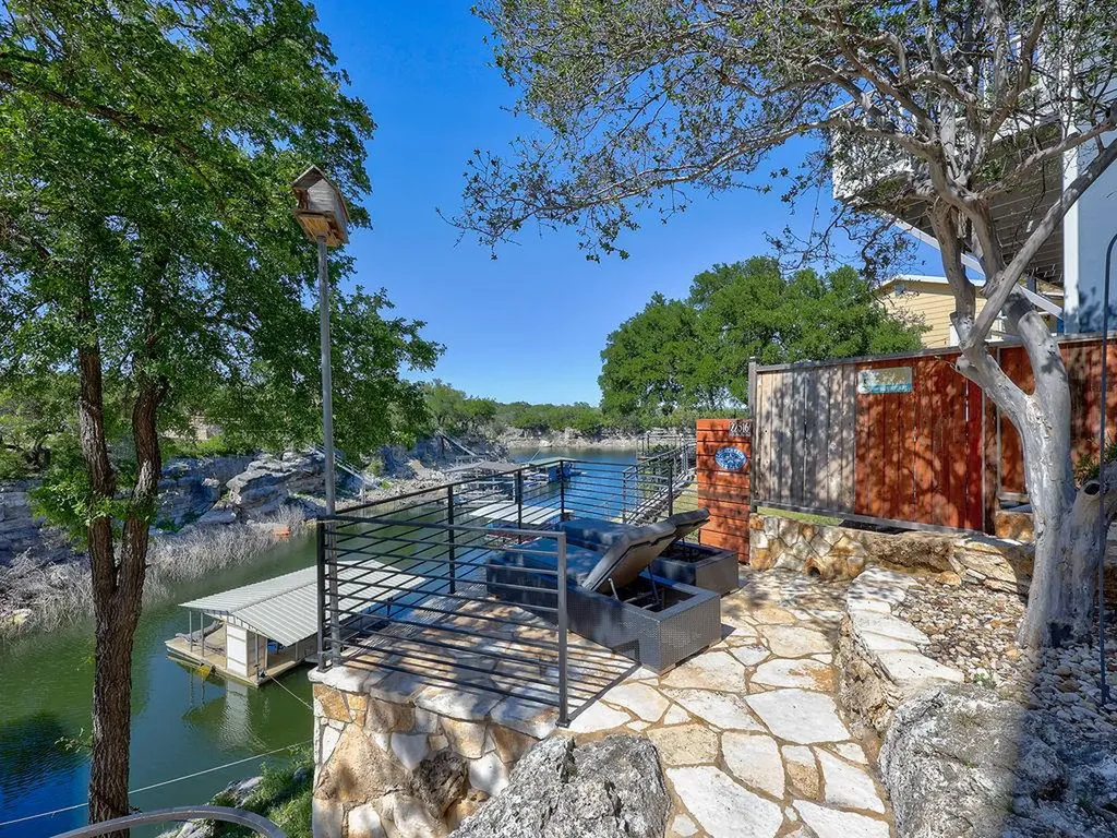 22516 Felicia Drive Spicewood TX 78669