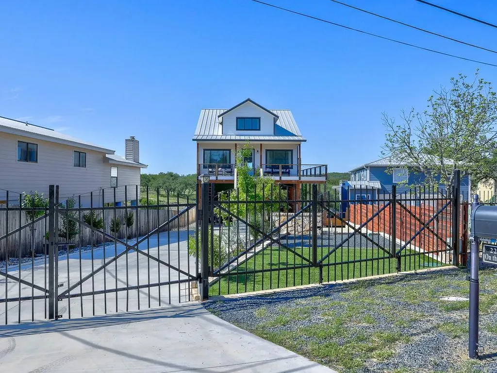 22516 Felicia Drive Spicewood TX 78669