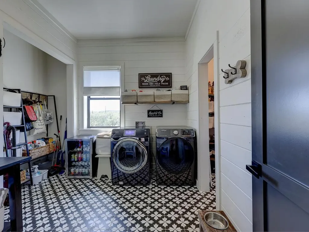 22516 Felicia Drive Spicewood TX 78669