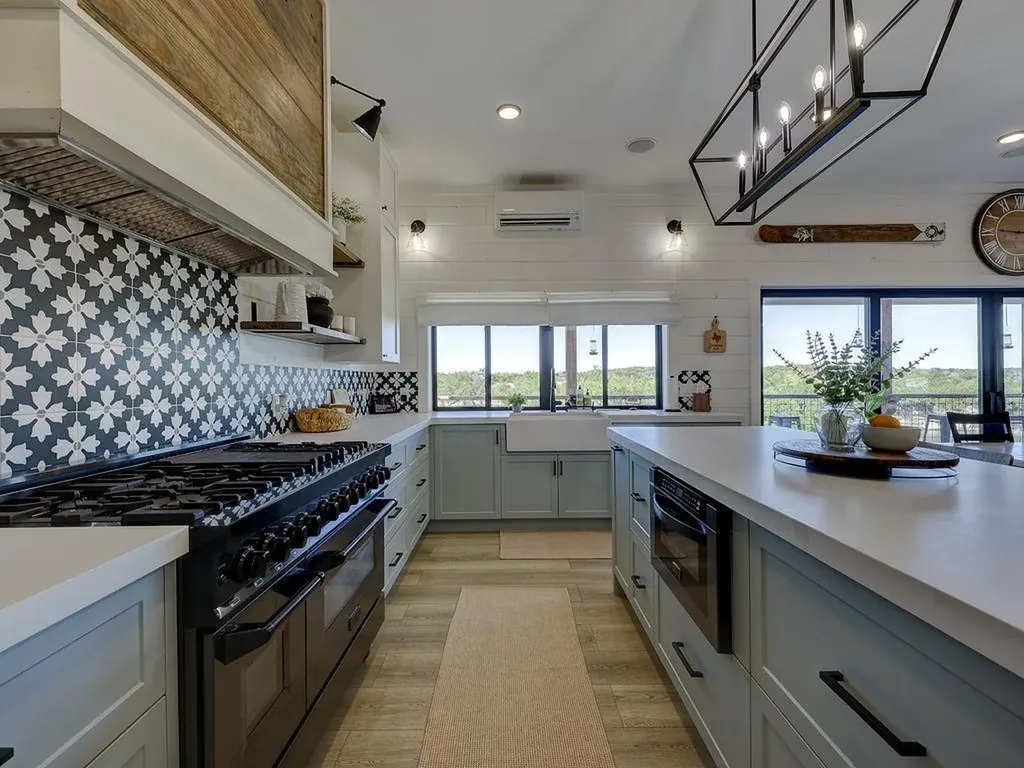 22516 Felicia Drive Spicewood TX 78669