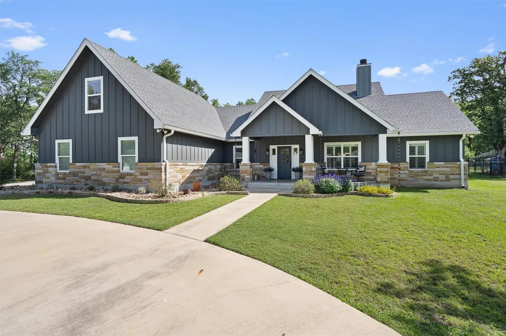 136 Fawn Hollow Elgin TX 78621