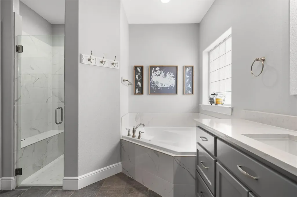 136 Fawn Hollow Elgin TX 78621