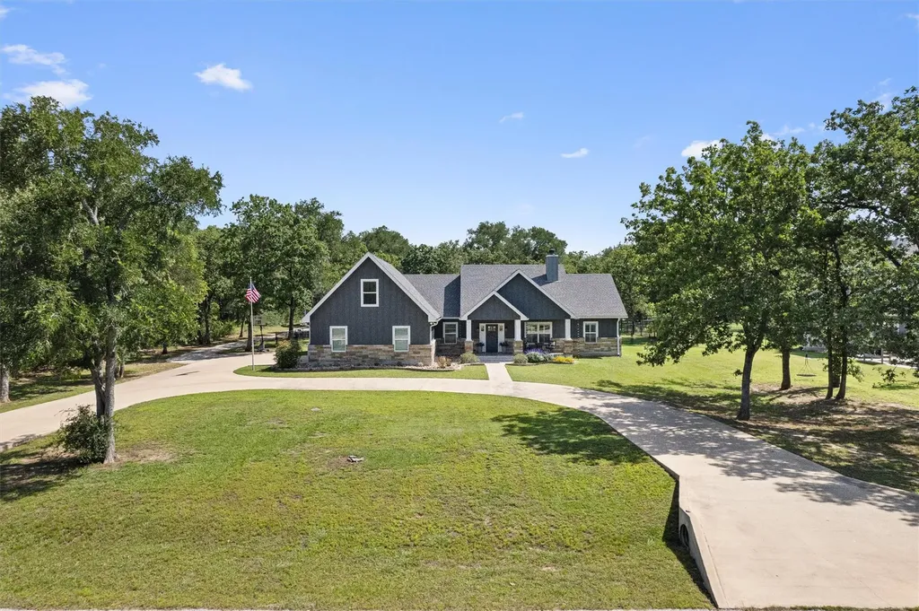 136 Fawn Hollow Elgin TX 78621