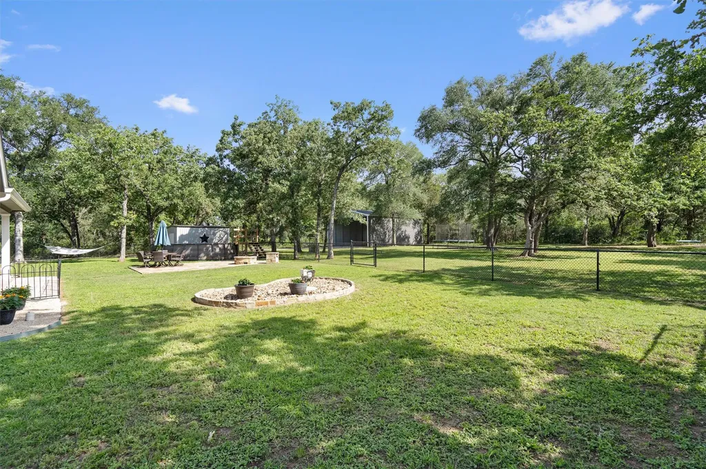 136 Fawn Hollow Elgin TX 78621