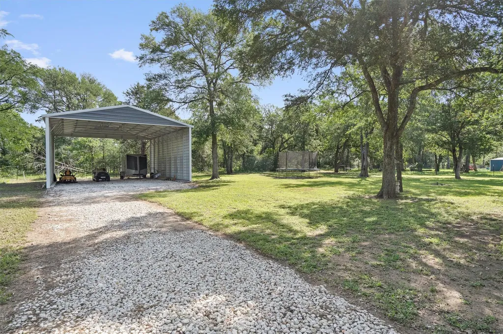 136 Fawn Hollow Elgin TX 78621