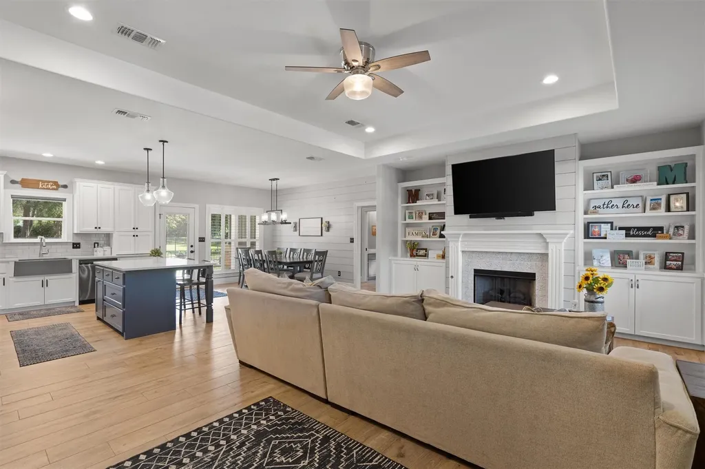 136 Fawn Hollow Elgin TX 78621