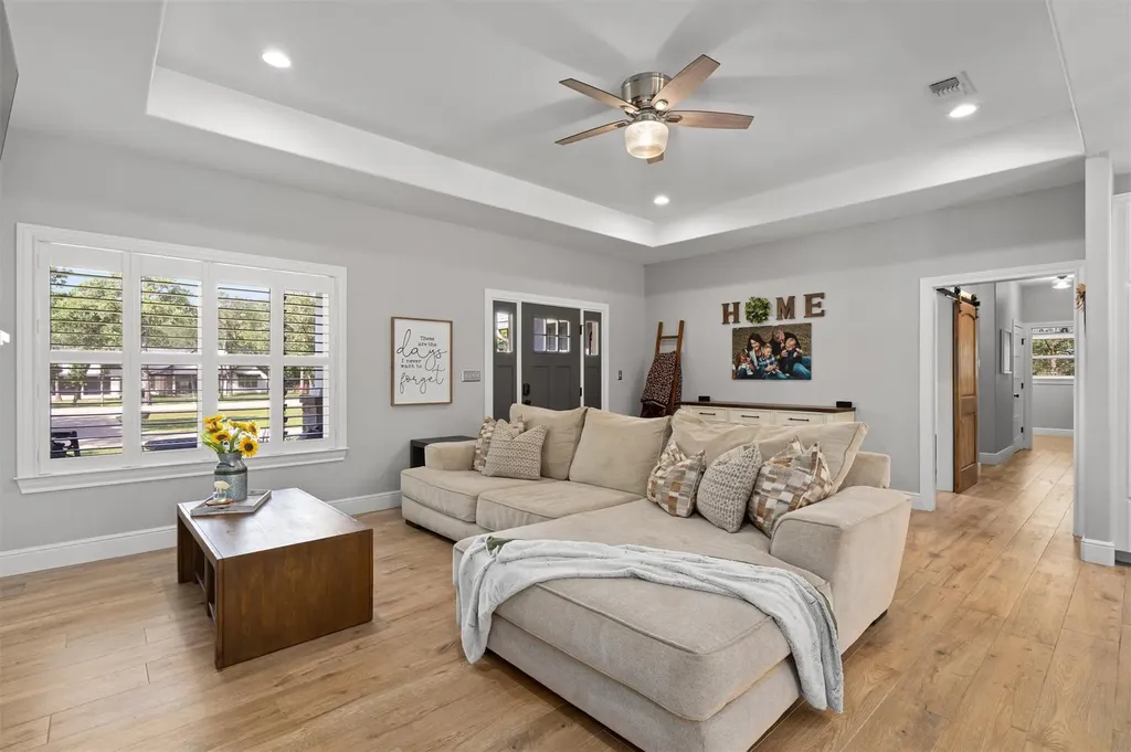 136 Fawn Hollow Elgin TX 78621