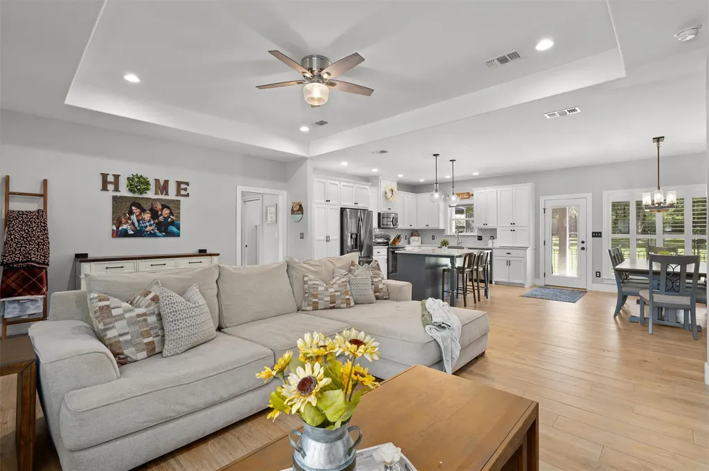 136 Fawn Hollow Elgin TX 78621