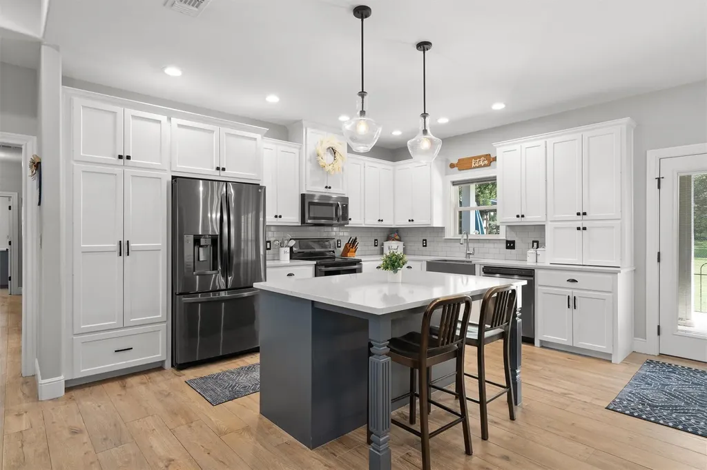 136 Fawn Hollow Elgin TX 78621