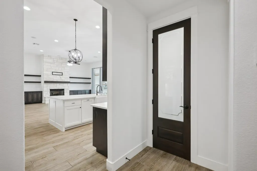 112 Red Mulberry Way Leander TX 78641