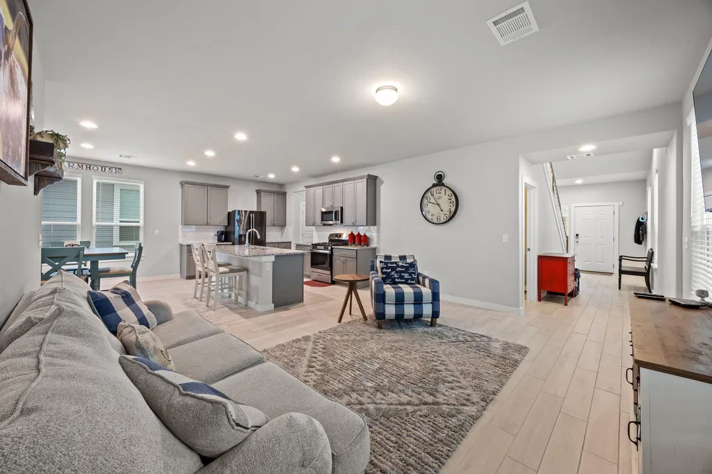 161 Appleberry Lane Elgin TX 78621