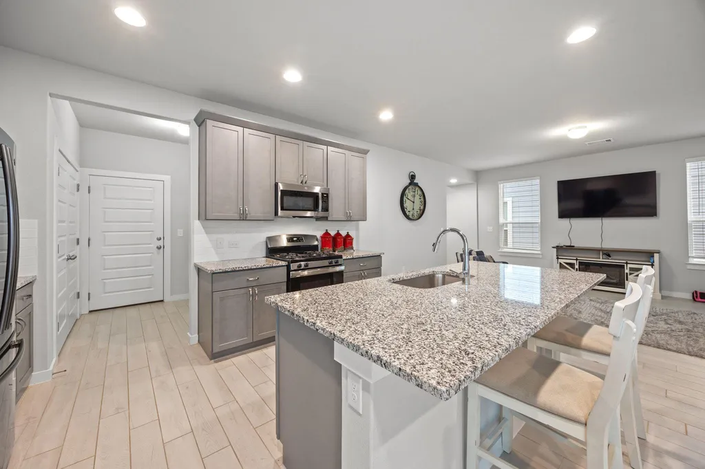 161 Appleberry Lane Elgin TX 78621
