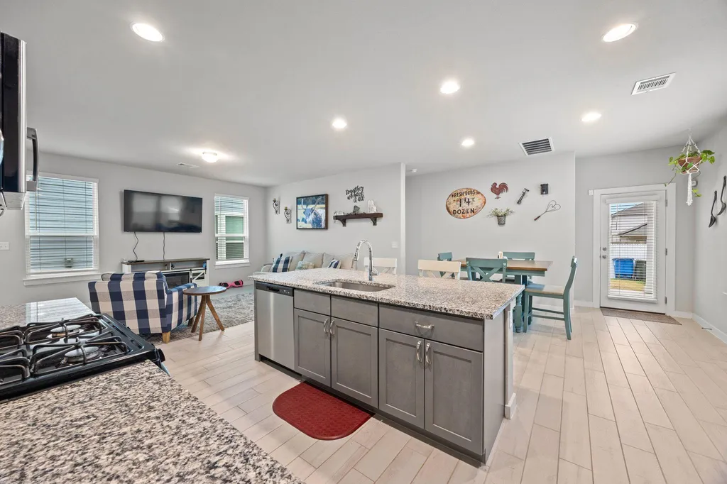 161 Appleberry Lane Elgin TX 78621