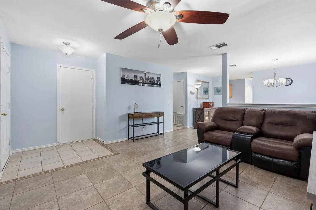 626 Atlantis Kyle TX 78640
