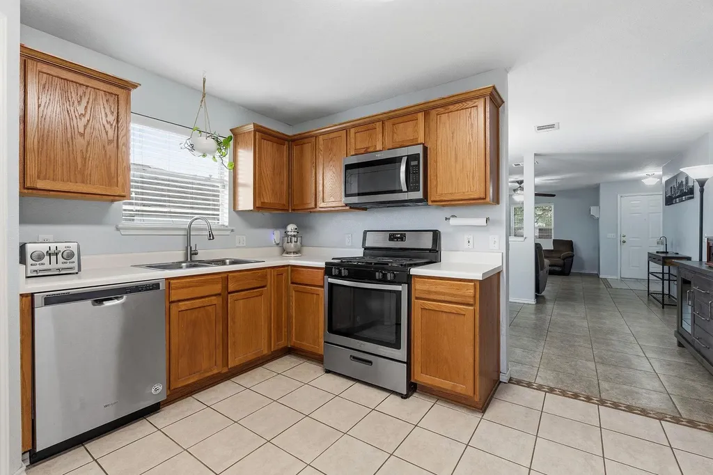 626 Atlantis Kyle TX 78640