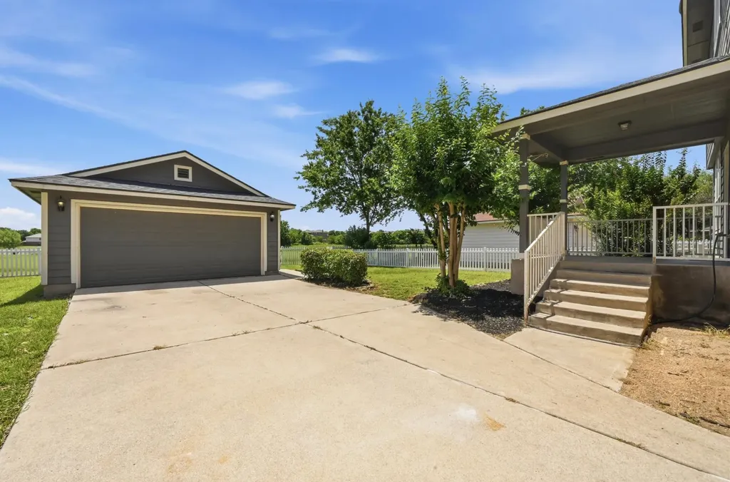 4584 Mather Kyle TX 78640